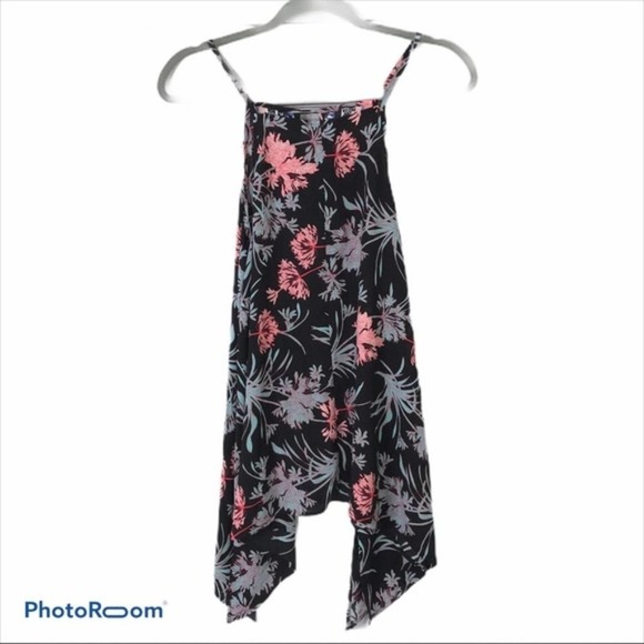 Express handkerchief hem key hole blouse - Picture 4 of 7